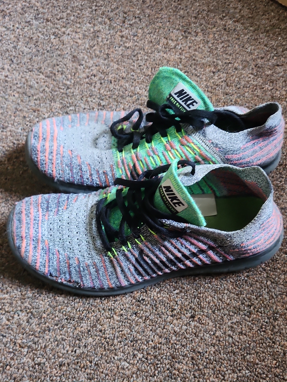 Nike Women's Grey Flyknit Sneakers Sz 8.5